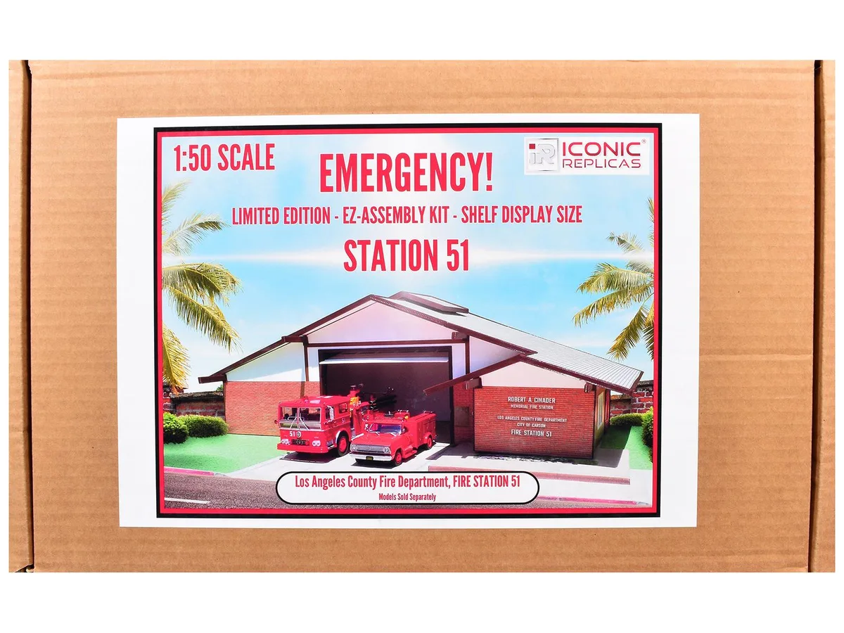Iconic Replicas Iconic Replicas LA County Fire Station 51 Diorama 1/50 EZ Assembly Kit — product photo