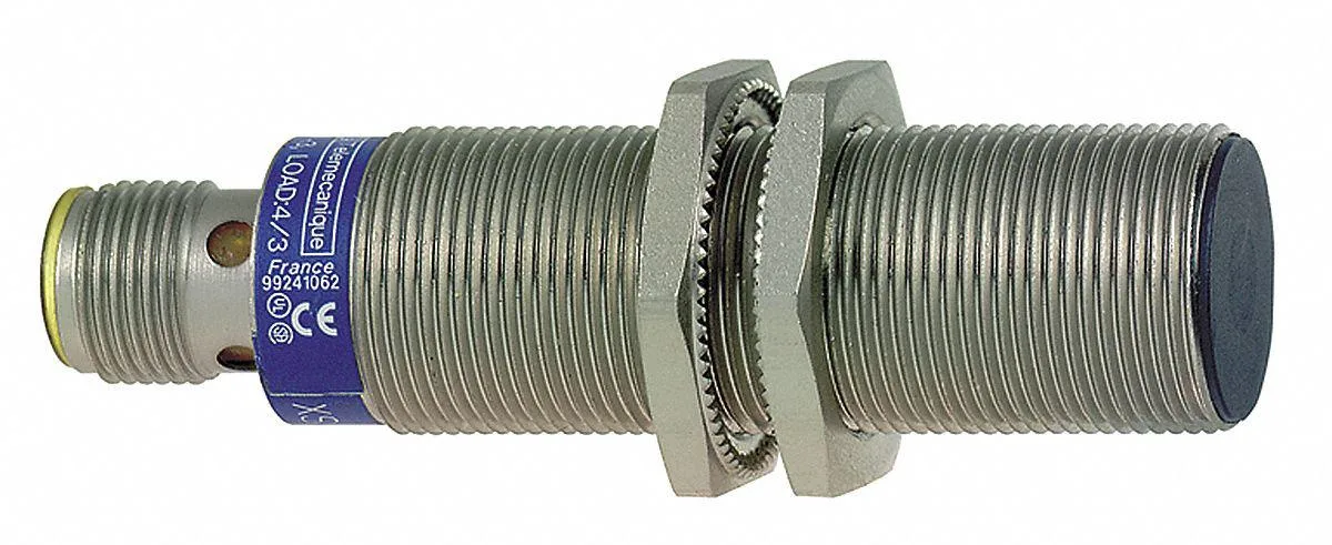 Cylindrical inductive proximity sensor 18 mm nickel-plated brass body M12 connector