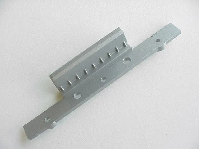 DELL DELL Inspiron 500m 600m 14.1" LCD Latch Hook 4M751 — product photo