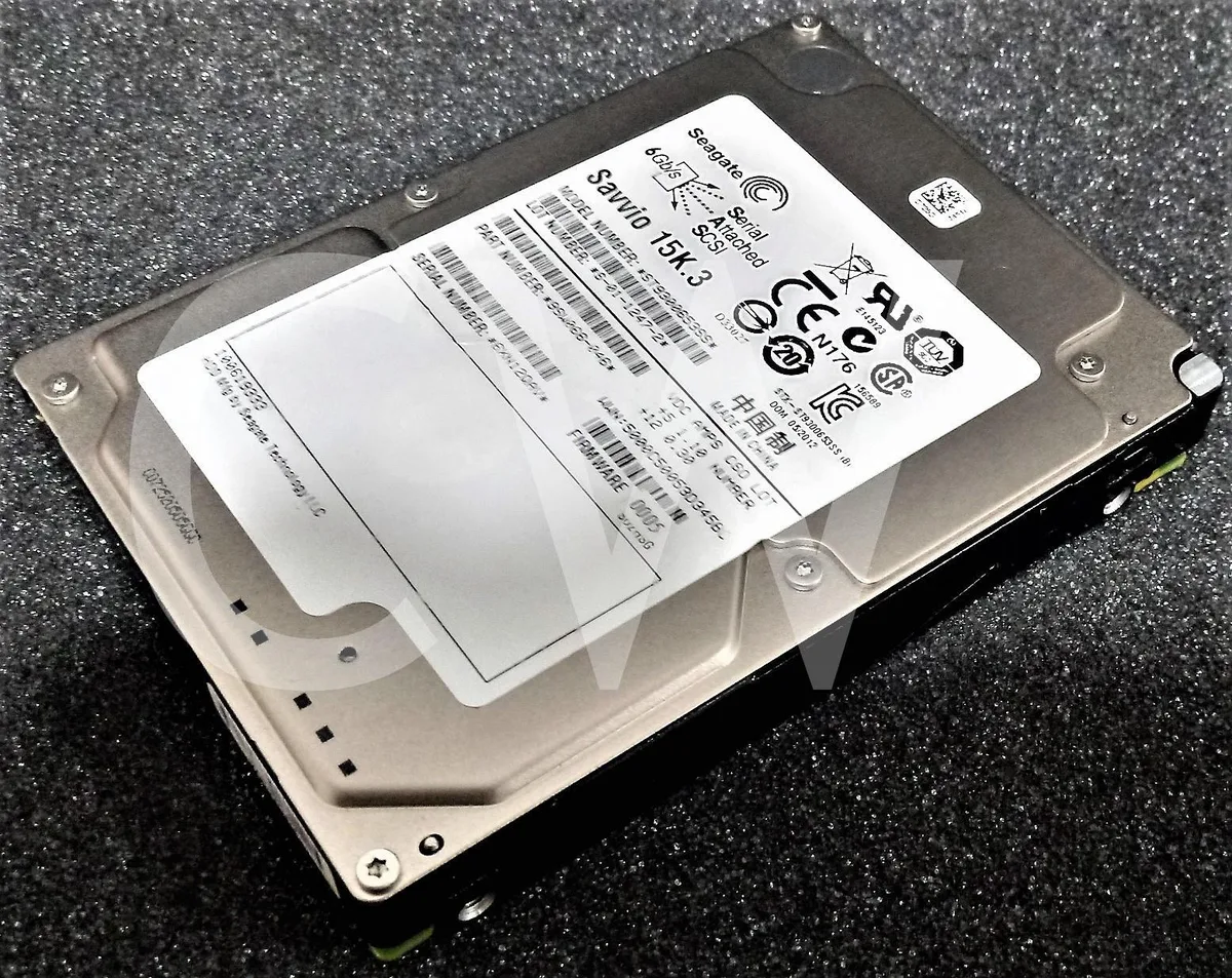 Seagate Seagate ST9300653SS 9SW066 300GB 15KRPM 2.5" SAS 64MB internal hard drive — product photo