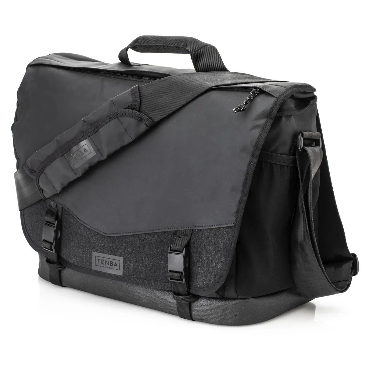 TENBA Tenba DNA 16 Pro Messenger Bag 638-576 camera case black — product photo