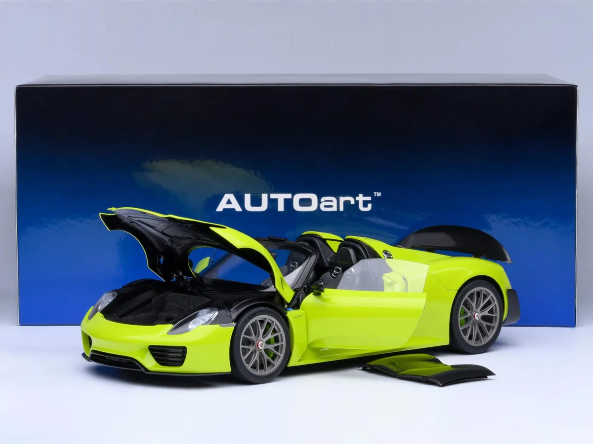 Autoart Autoart Porsche 918 Spyder Weissach Package Acid Green 1/18 hobby collectible — product photo