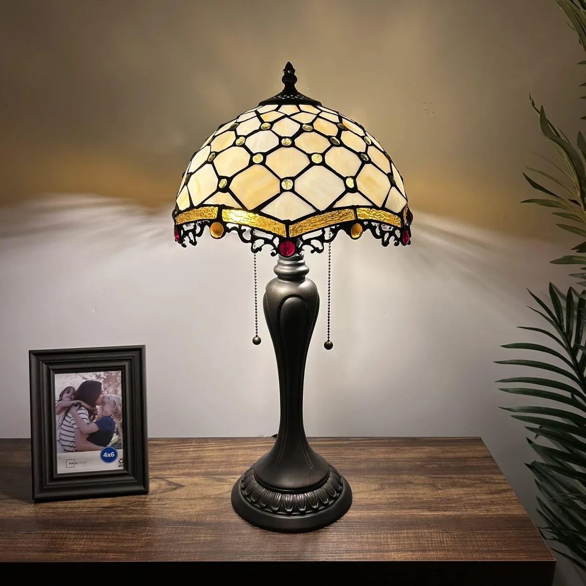 XIN CHENG TIFFANY LIGHTING XIN CHENG TIFFANY LIGHTING Tiffany Table Lamp Beige Stained Glass Crystal Beans 12"W*22"H — product photo