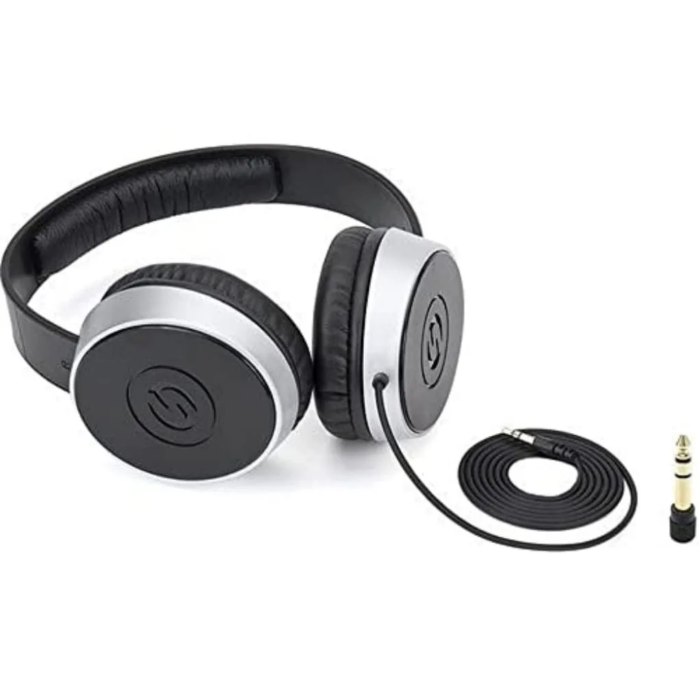 Black over-ear studio headphones with closed-back cups and 40 mm drivers