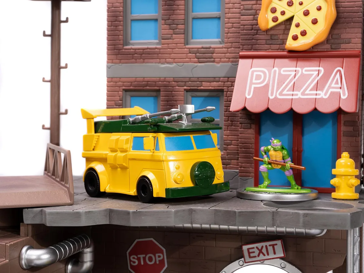 Jada Jada 34679 TMNT Turtle Lair Diorama Nano Scene 10x3x12in 1.65in figs — product photo
