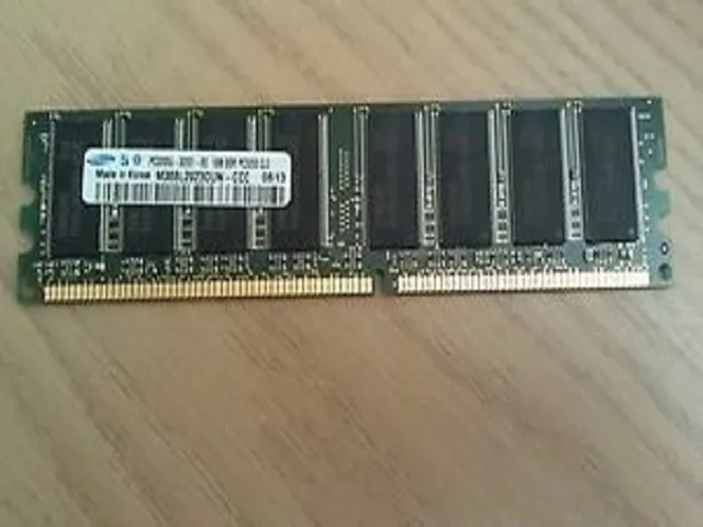 SAMSUNG SAMSUNG 1GB PC3200 CL3 64MX8 PB desktop RAM — product photo