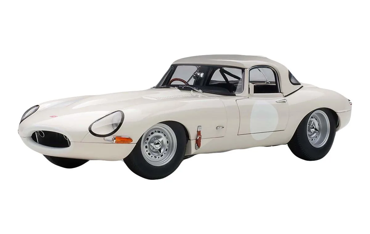 Autoart Autoart Jaguar Lightweight E-Type Roadster RHD White 1/18 hobby collectible — product photo