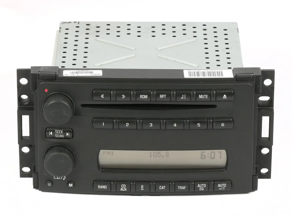 1 Factory Radio 1 Factory Radio 15862752 AM FM CD receiver US8 — product photo