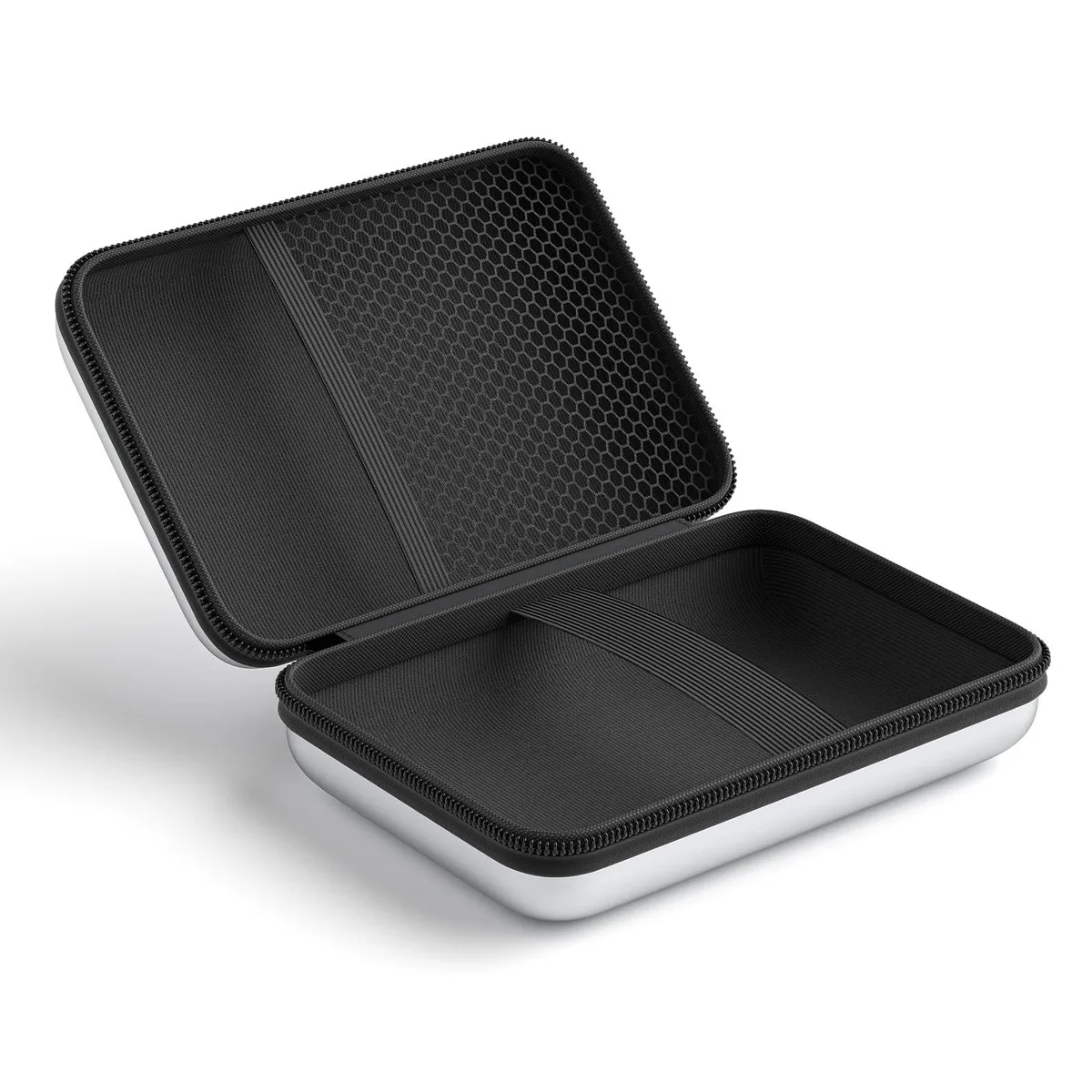 Silver protective case for ZAQE M505 MP3 player with accessory compartments