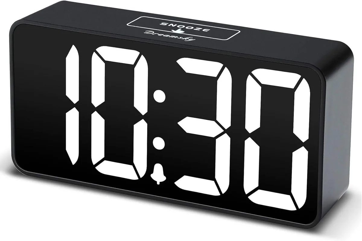 PISKEKAT PISKEKAT Server Rack DreamSky Compact Digital Alarm Clock USB Charging Port 0-100% Brightness Dimmer — product photo
