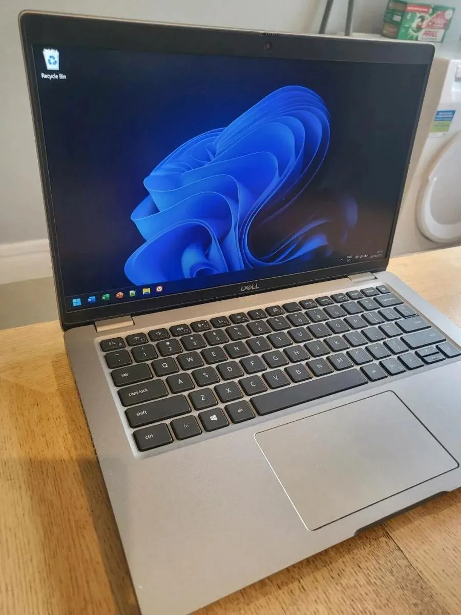 DELL DELL Latitude 5421 i5 11500H 16GB 256GB 14" HD business laptop Titan Gray — product photo
