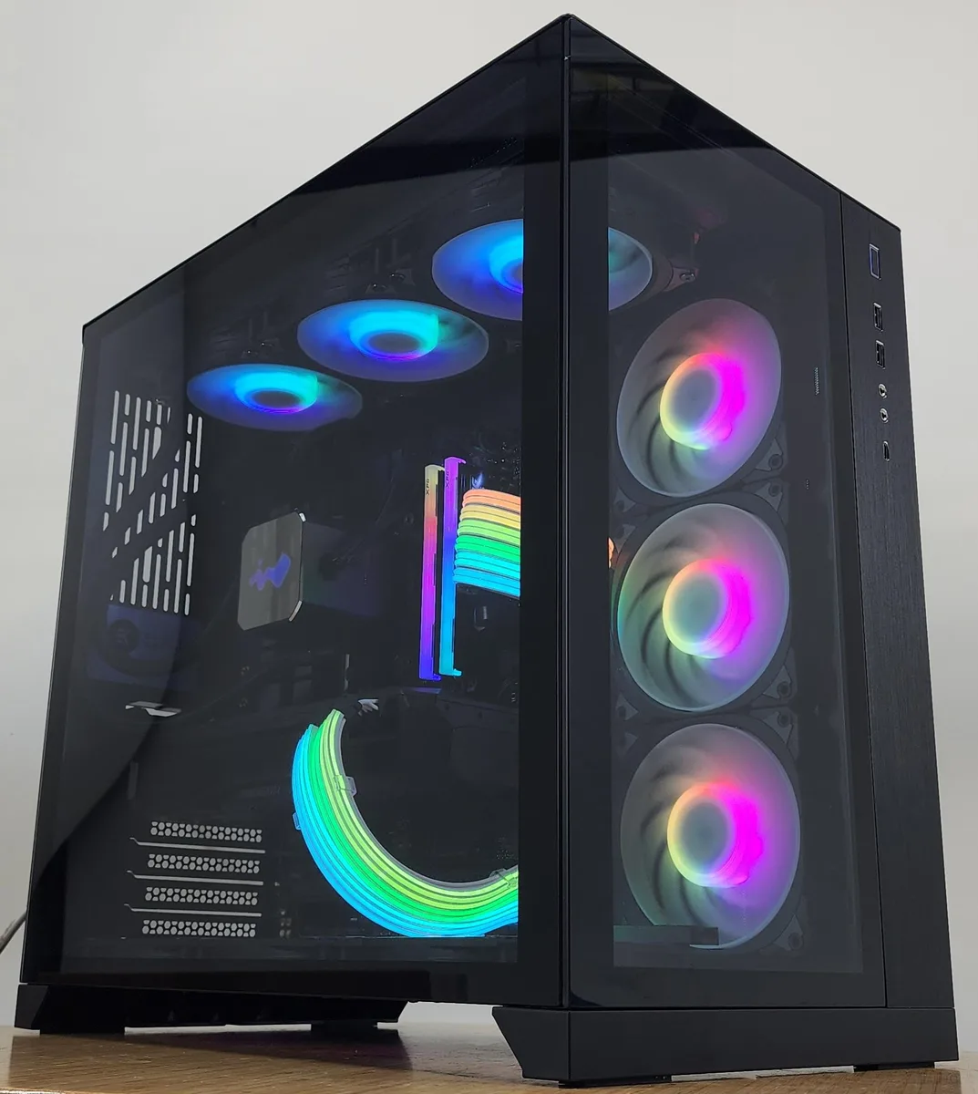 Custom Custom Gaming PC Ryzen 7 7700X 32GB DDR5 2TB NVME RX 7900 XT — product photo
