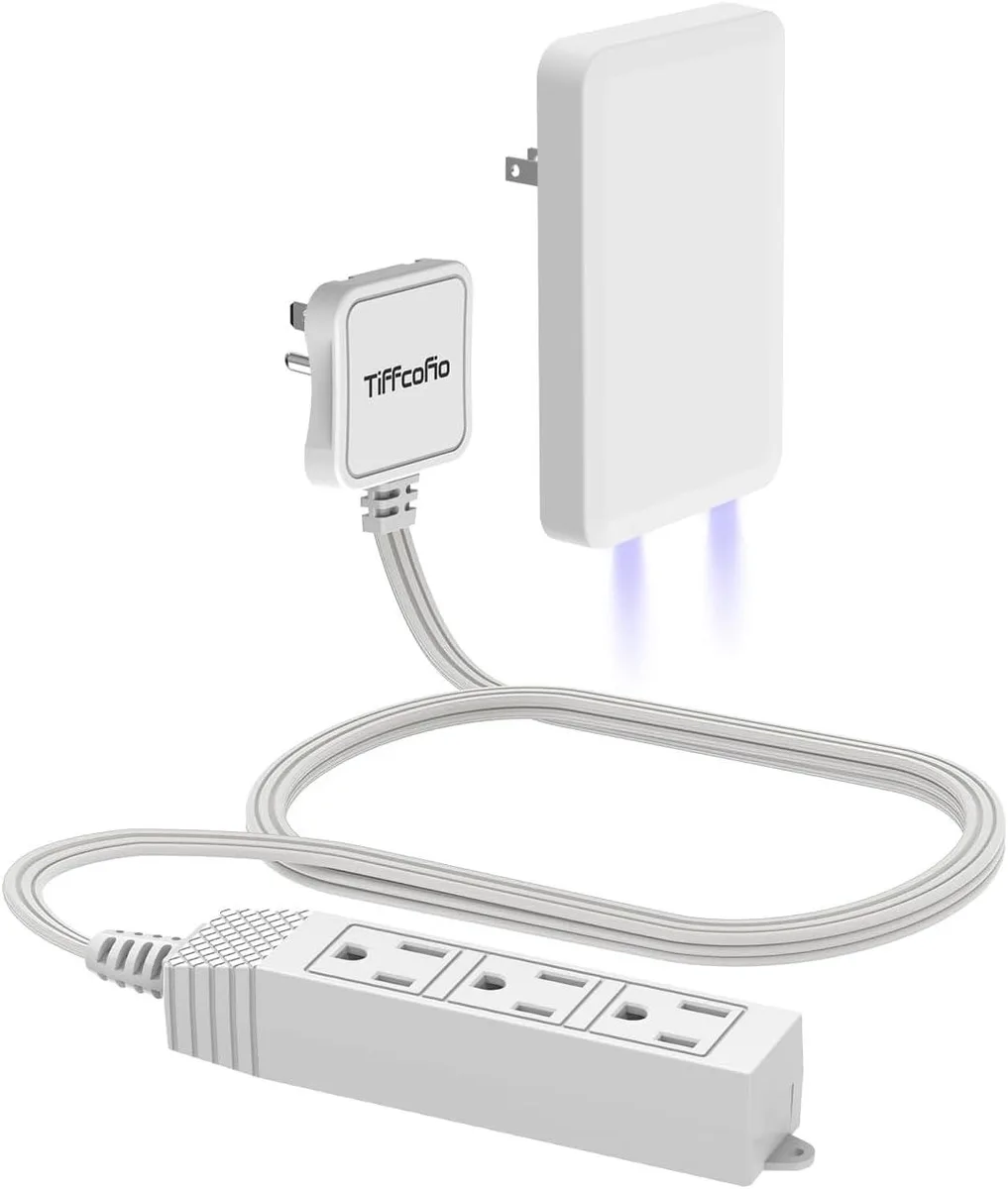  Tripp Lite 9 ft Flat Plug Extension Cord with Night Light, 3 Outlets, 13A/1625W, 16 AWG, Blue — product photo