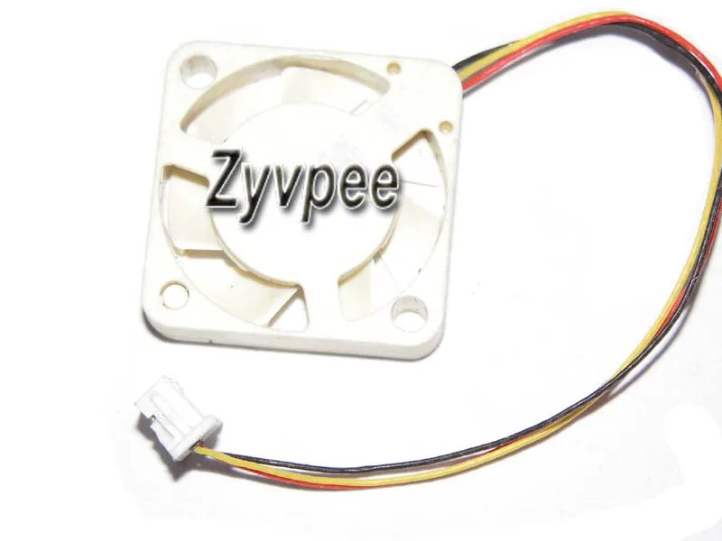 Zyvpee Zyvpee UF5H5-503 17 mm 3-pin 5 V case fan — product photo