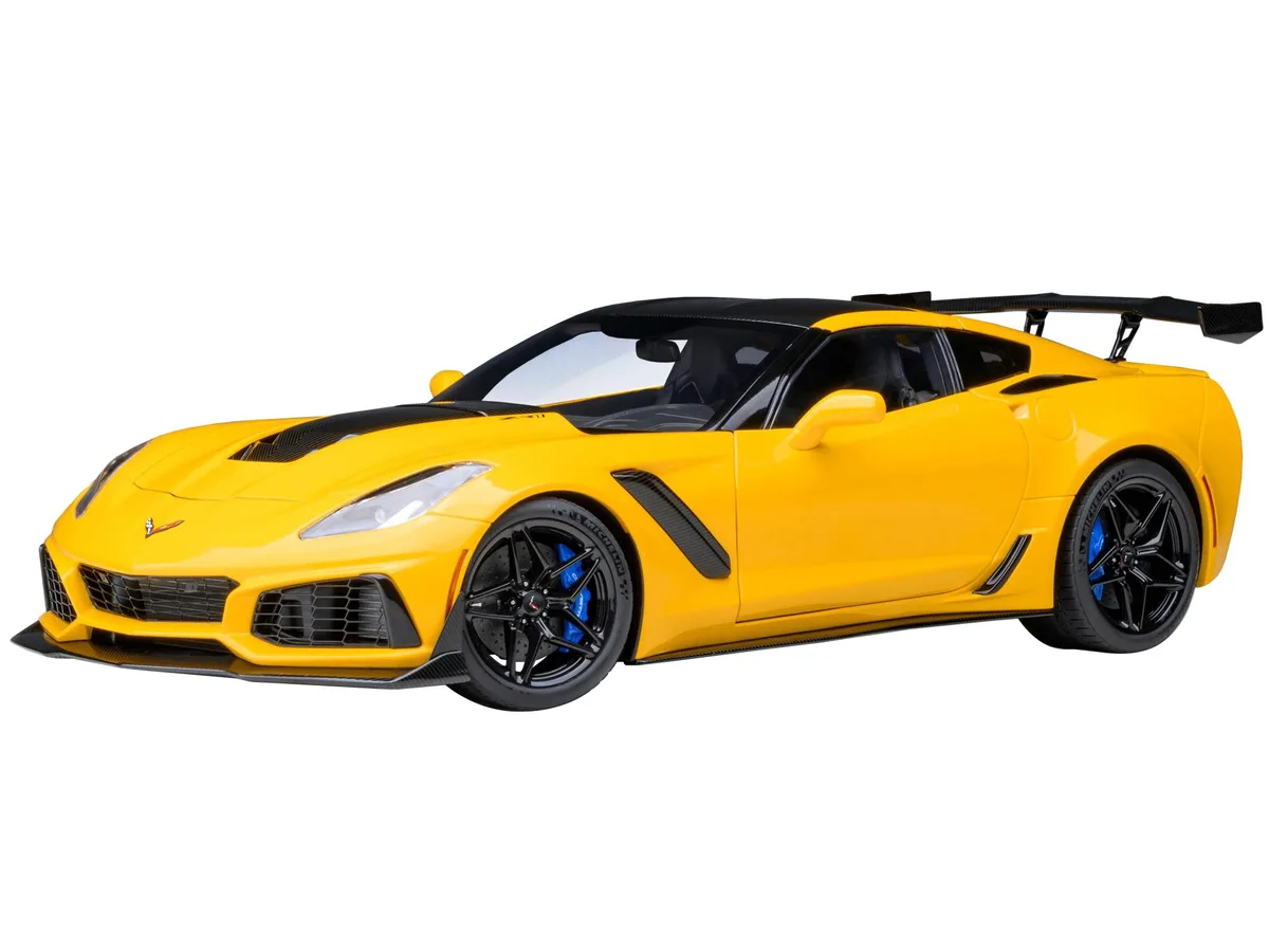 Autoart Autoart 2019 Chevrolet Corvette C7 ZR1 Corvette Racing Yellow Tintcoat with Carbon Top 1/18 hobby collectible — product photo