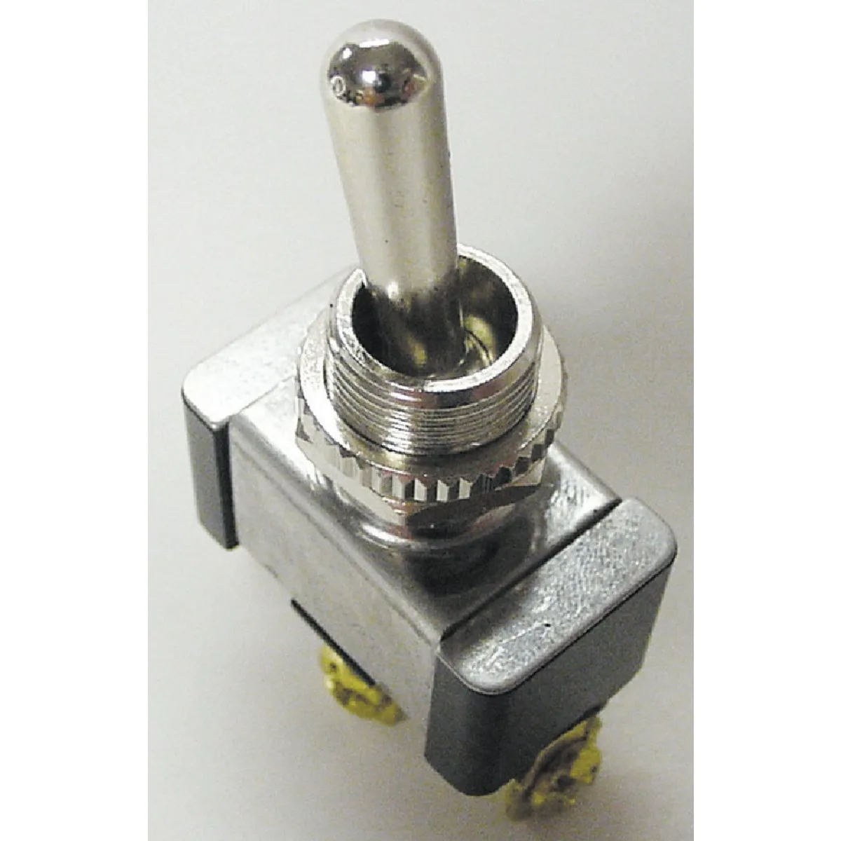 Heavy-duty SPDT toggle switch with screw terminals on card