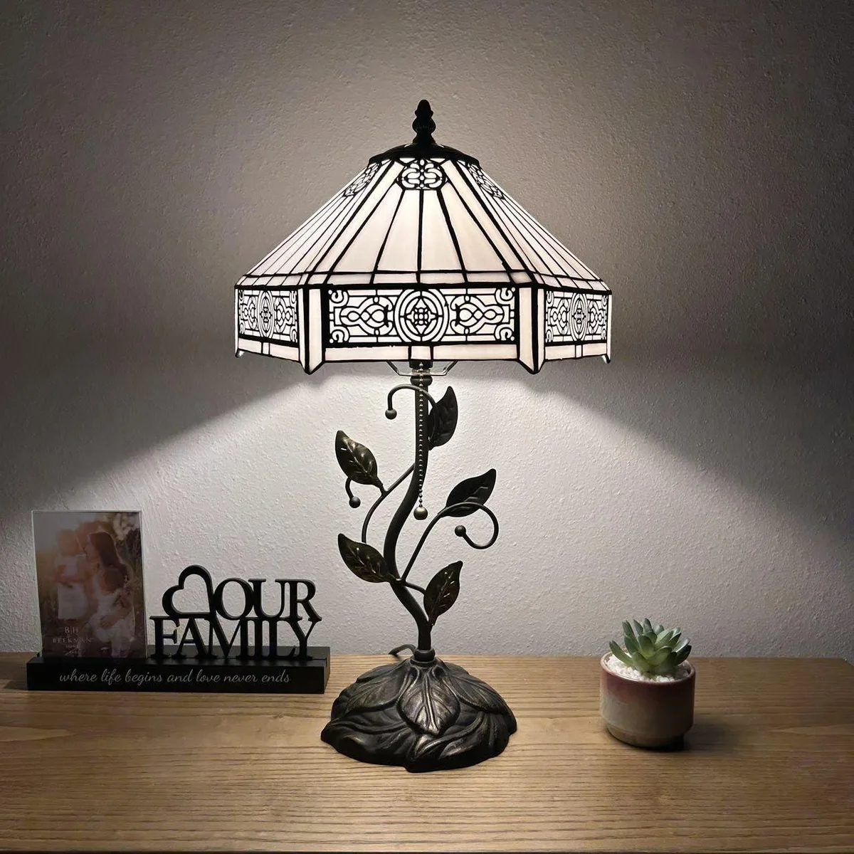 XIN CHENG TIFFANY LIGHTING XIN CHENG TIFFANY LIGHTING White Hexagon Stained Glass Table Lamp 12"W 22"H — product photo