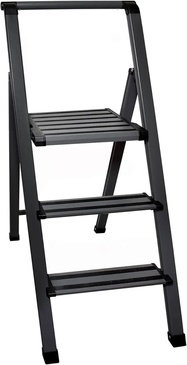 Grey aluminium three-step folding ladder with ribbed steps and rubber feet