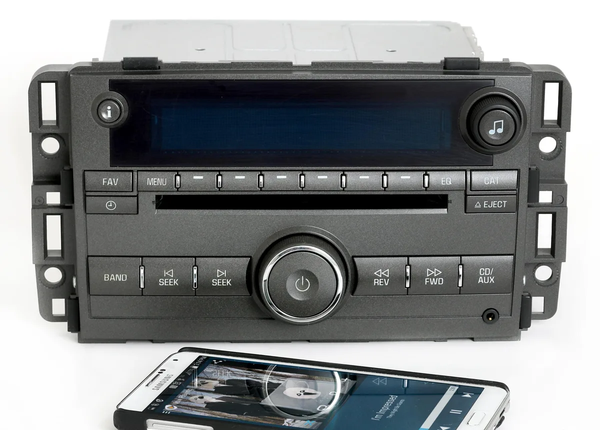 1 Factory Radio 1 Factory Radio 20763964 Buick Lucerne 2009-10 Charcoal AM FM CD Aux Bluetooth — product photo