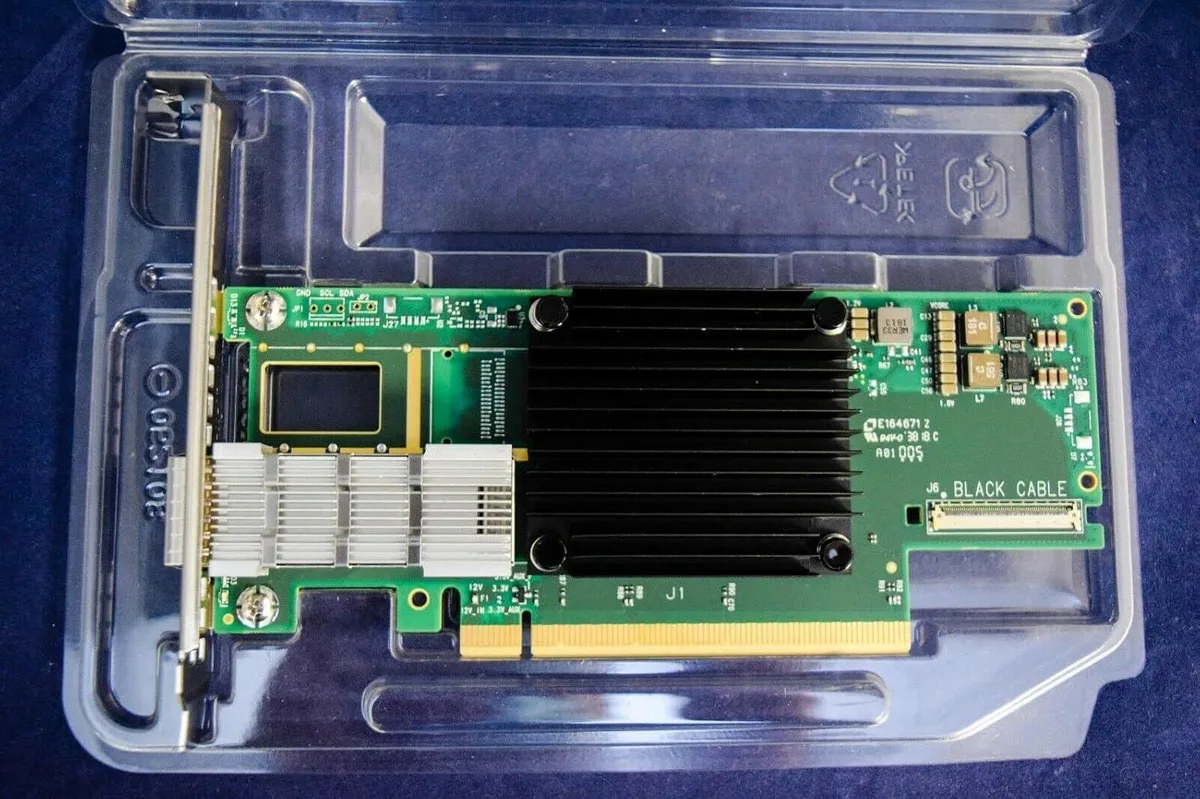 Mellanox Technologies Mellanox Technologies MCX653105A-HDAT ConnectX-6 VPI network card 200Gb PCIe 4.0 x16 QSFP28 — product photo