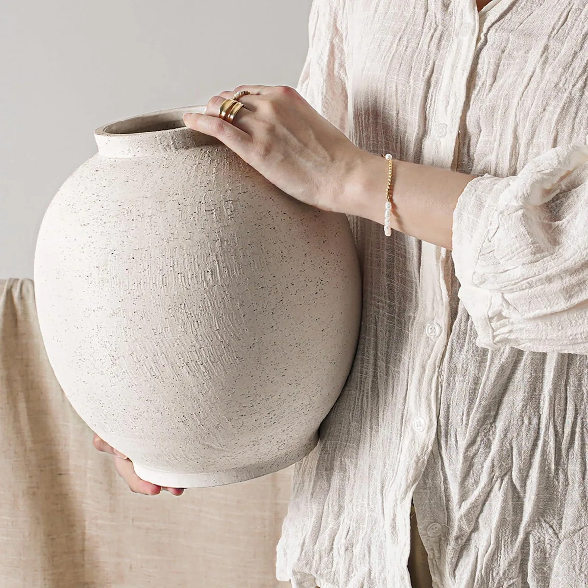  Avery LGLGFV006WT11S1-US 10.8 Inch Blue Ceramic Vase — product photo