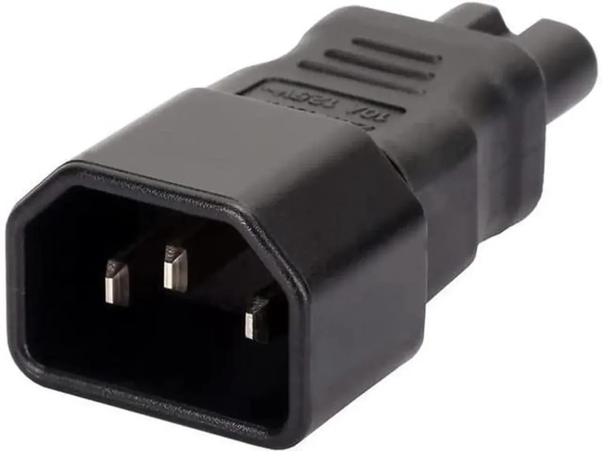 SMUGDESK SMUGDESK IEC320 C14 to C7 Power Adapter — product photo