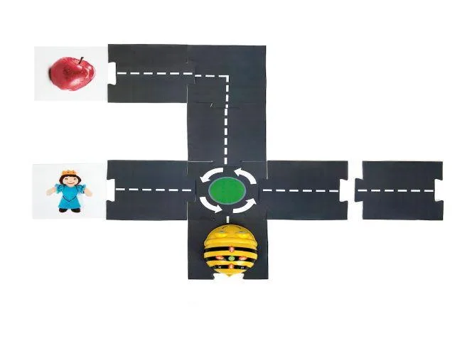 Set of 25 modular road pieces with turns, roundabouts and straight sections for Bee-Bot