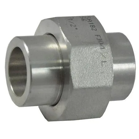 Three-piece stainless steel socket weld union with body, nut and mating seat
