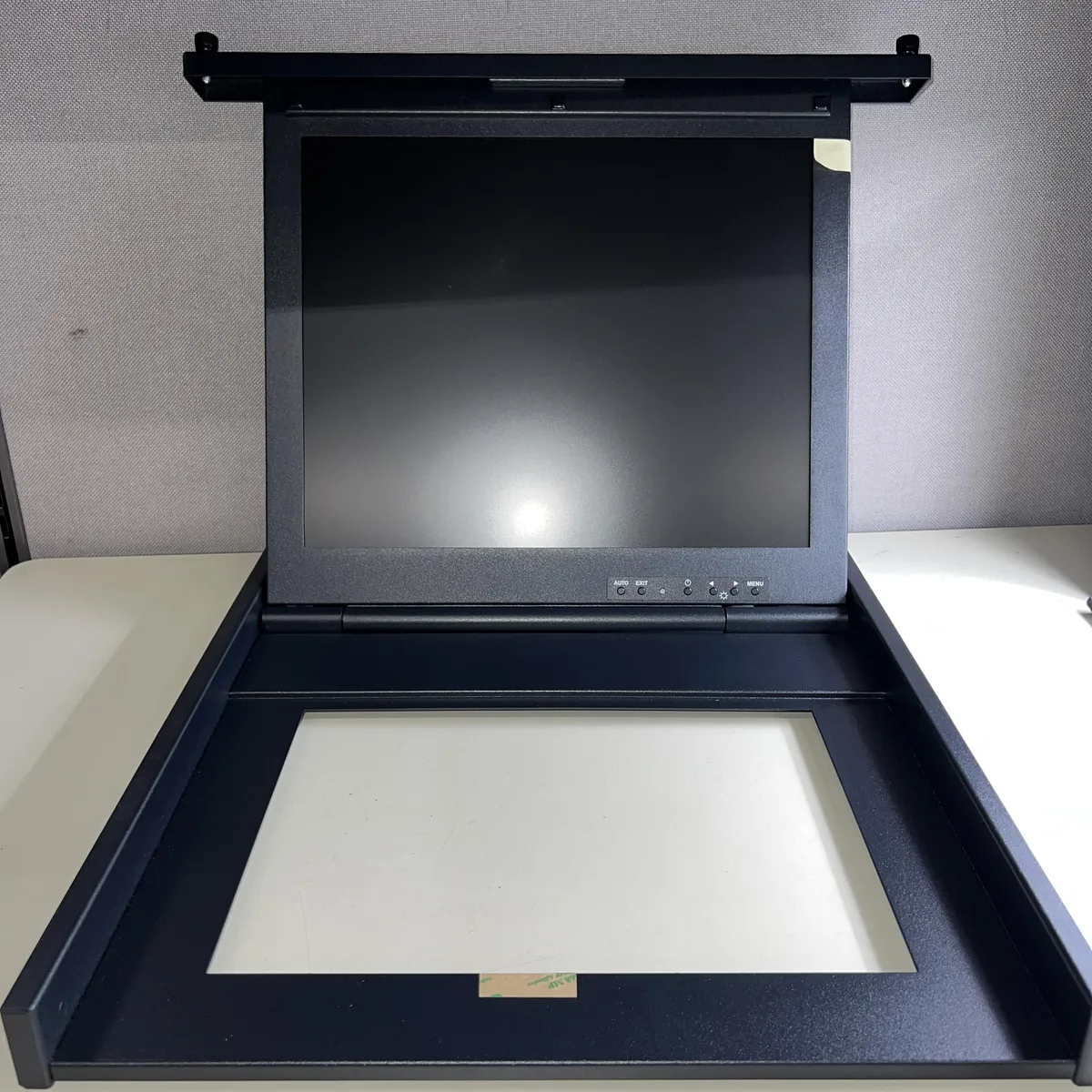 IBM IBM 7316-TF3 1U 17" LCD KVM Console Kit — product photo
