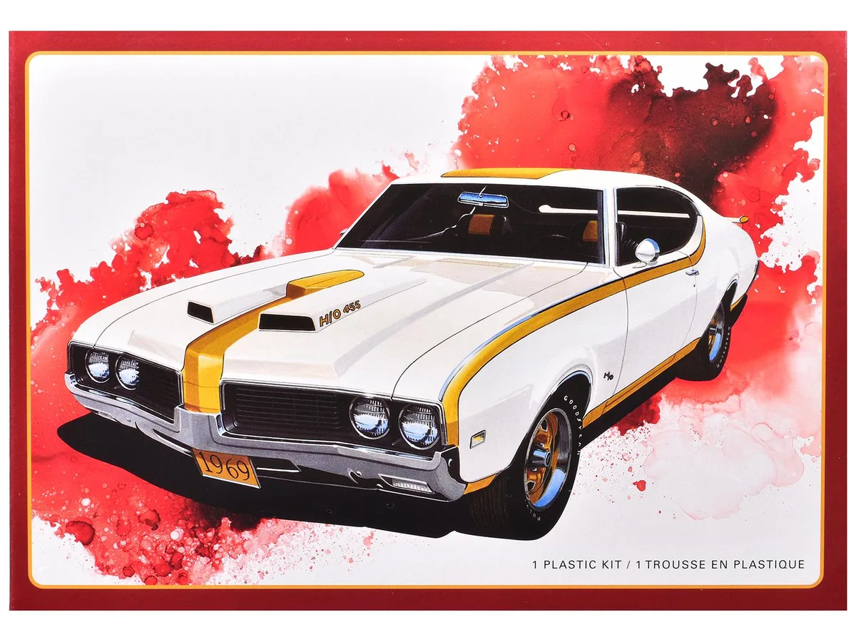 AMT AMT AMT1532 1/25 Scale 1969 Hurst Oldsmobile Cutlass Model Kit 145 Parts — product photo