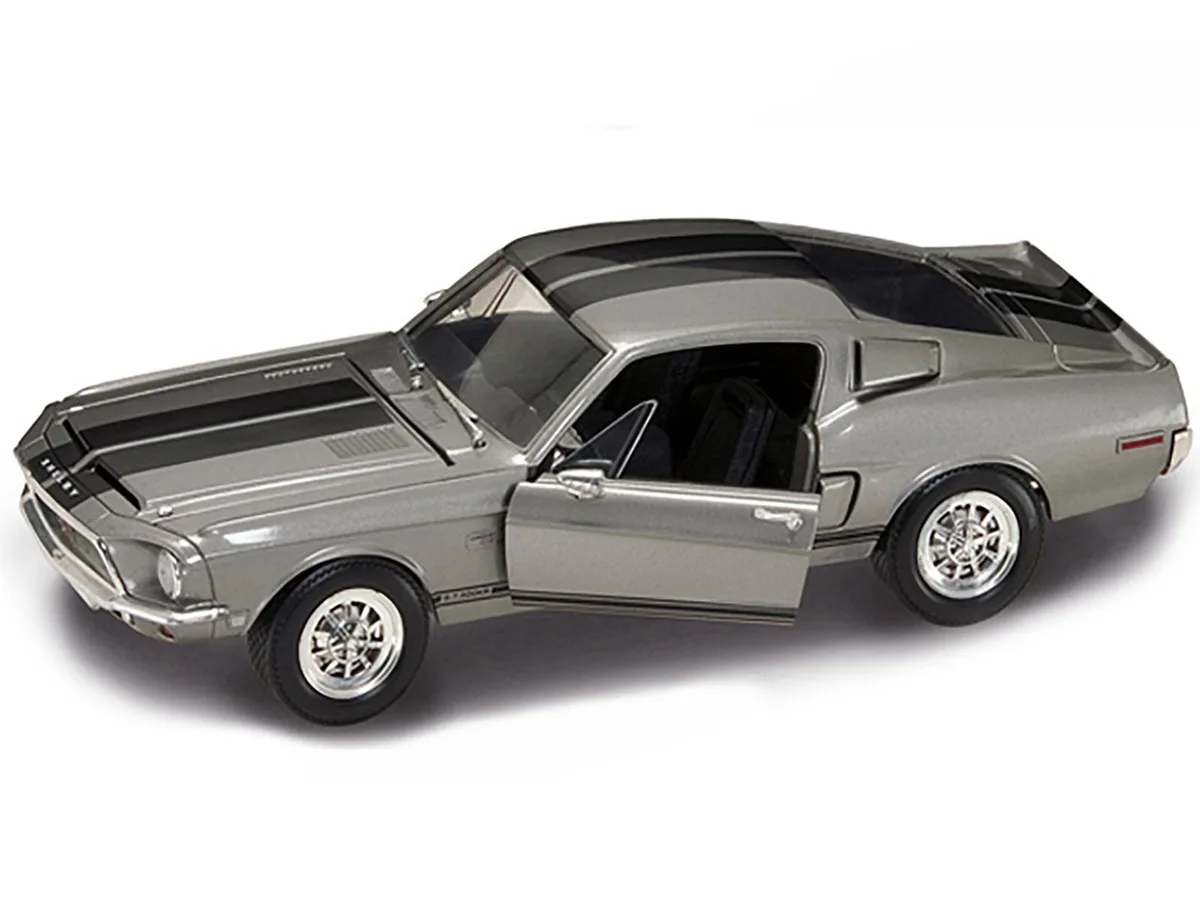 ROAD SIGNATURE ROAD SIGNATURE 1968 Shelby GT 500KR Silver 1/18 Diecast Vehicle — product photo