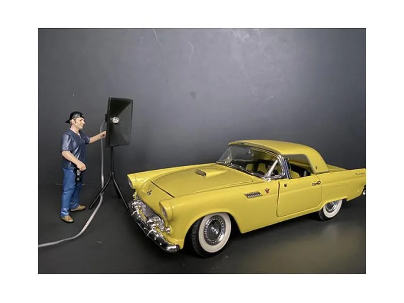 American Diorama American Diorama 38313 Weekend Car Show Figurine V 1/24 scale vehicle — product photo