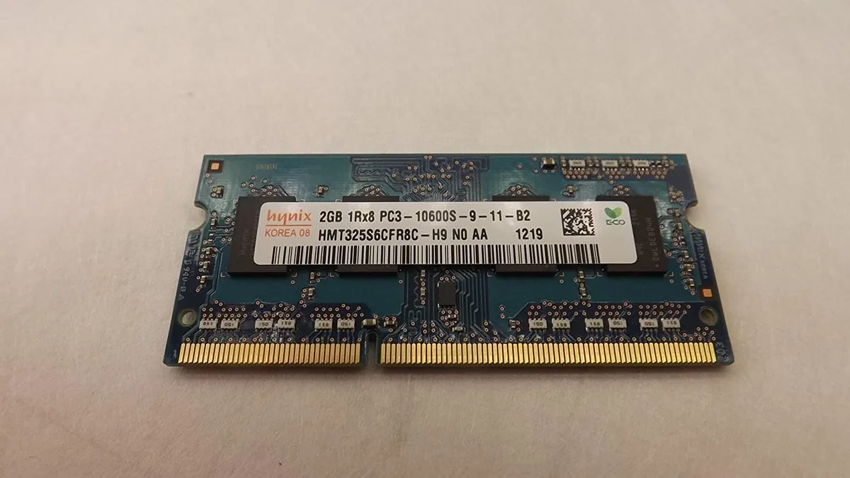 SK hynix SK hynix HMT325S6CFR8C-H9 DDR3 2Gb 1333MHz PC3-10600 204-Pin SODIMM — product photo