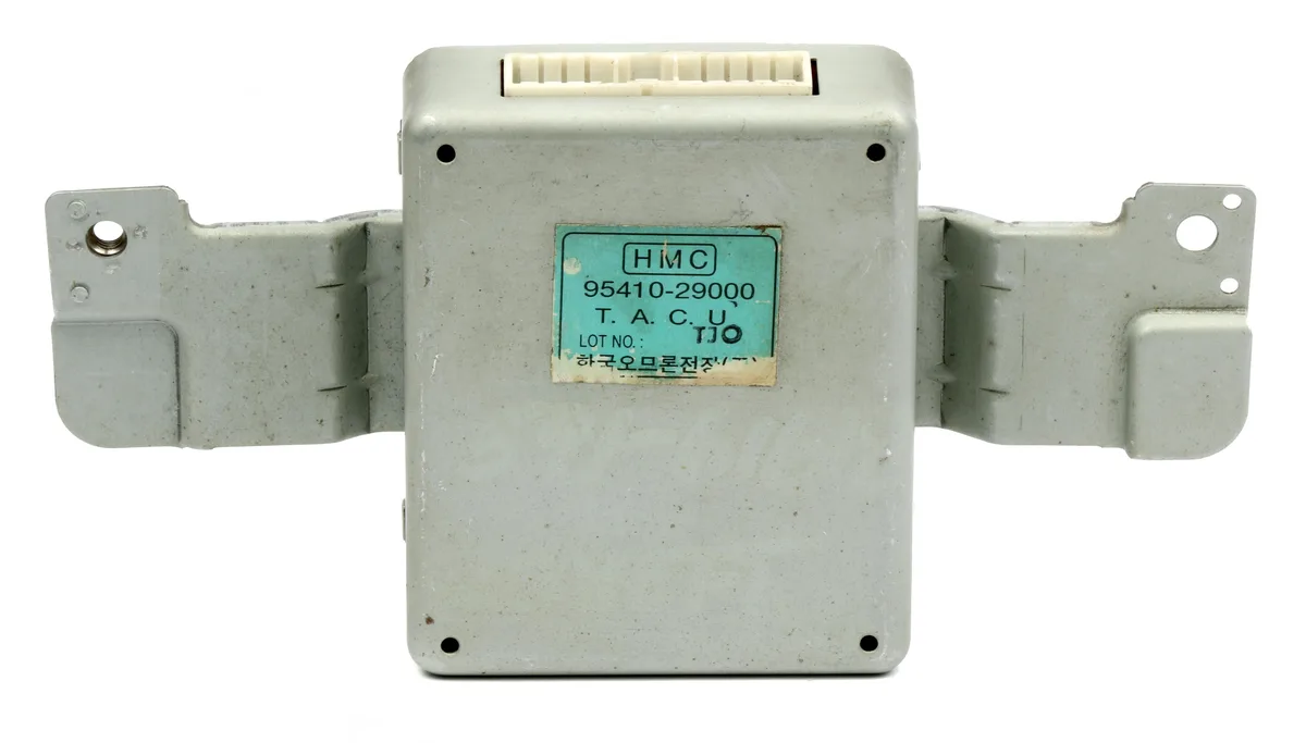 1 Factory Radio 1 Factory Radio 95410-29000 Theft-Locking Control Chassis Control Module — product photo