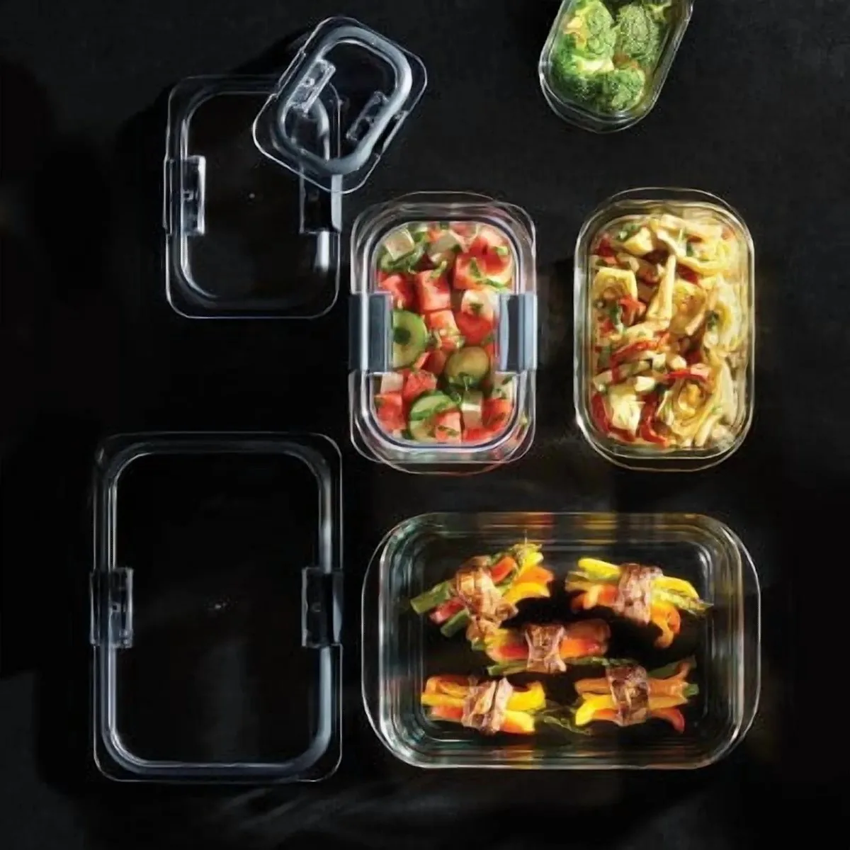 Ten-piece glass food storage set with red silicone seals and clear plastic lids