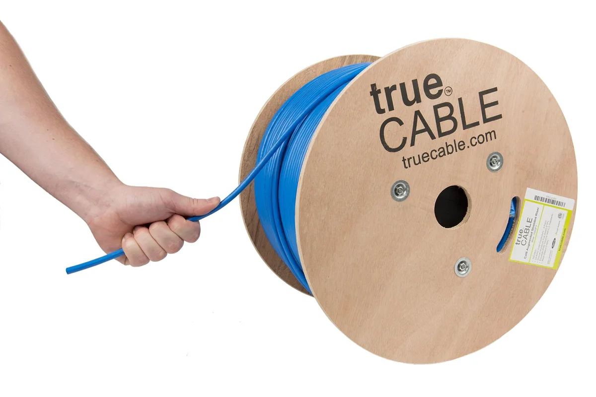 Alphacool Alphacool TRUE Cat6A Shielded CMR Cable Blue 23AWG 750MHz F/UTP 100W 2 in 1 accessory — product photo