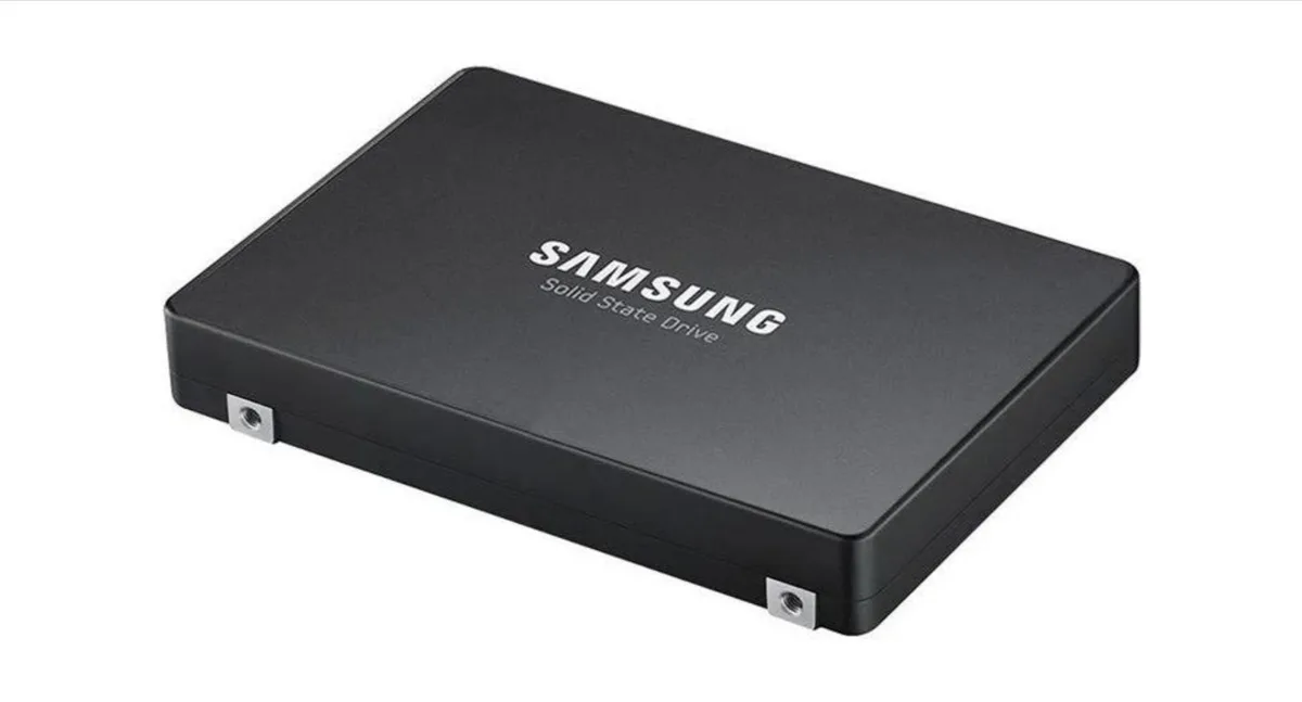 SAMSUNG SAMSUNG MZWLR1T9HCJR-00A07 1.92TB enterprise SSD — product photo