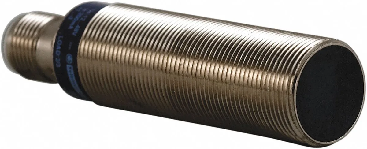 Cylindrical inductive proximity sensor, 18 mm nickel-plated brass body, 74 mm length, M12 connector