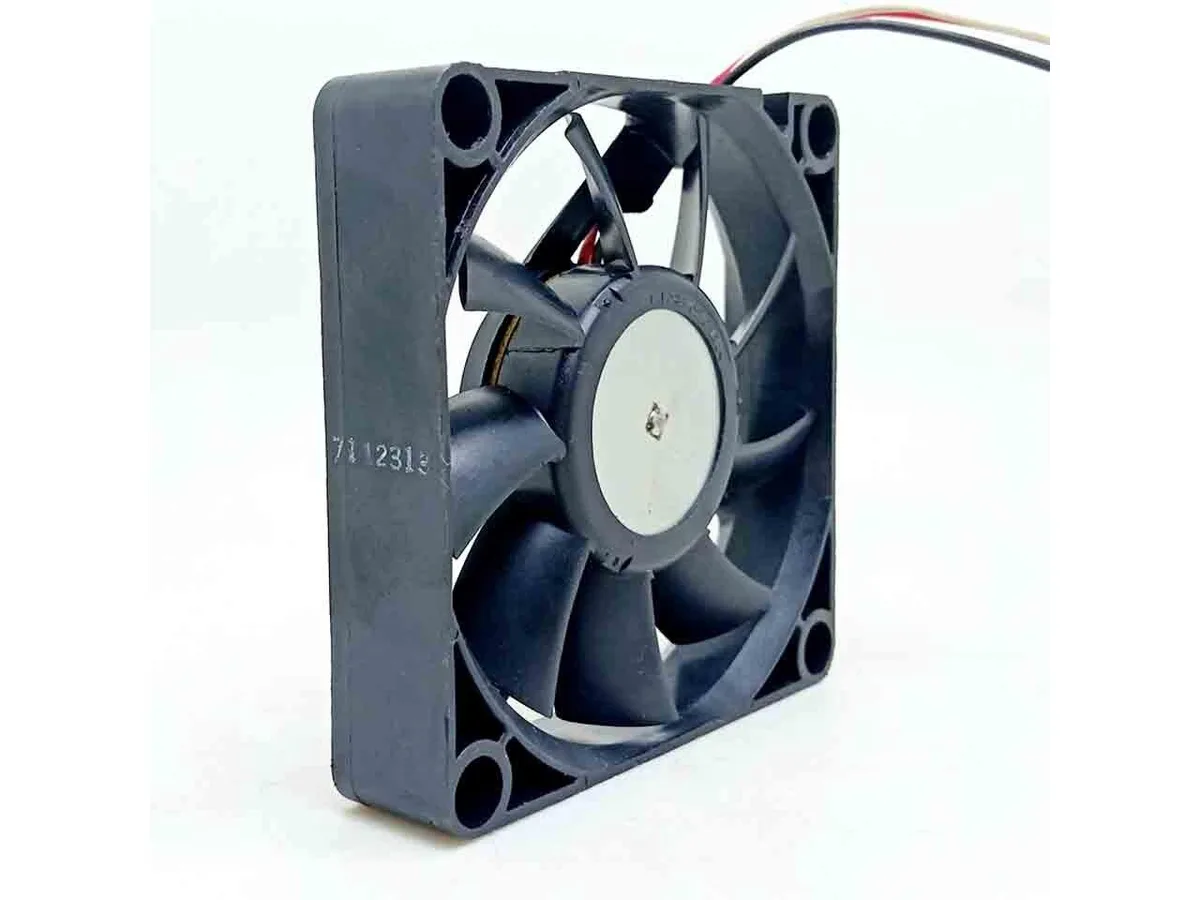 Fans Fans 2806KL-04W-B39 C01 70x70x15mm 3Pin case fan — product photo