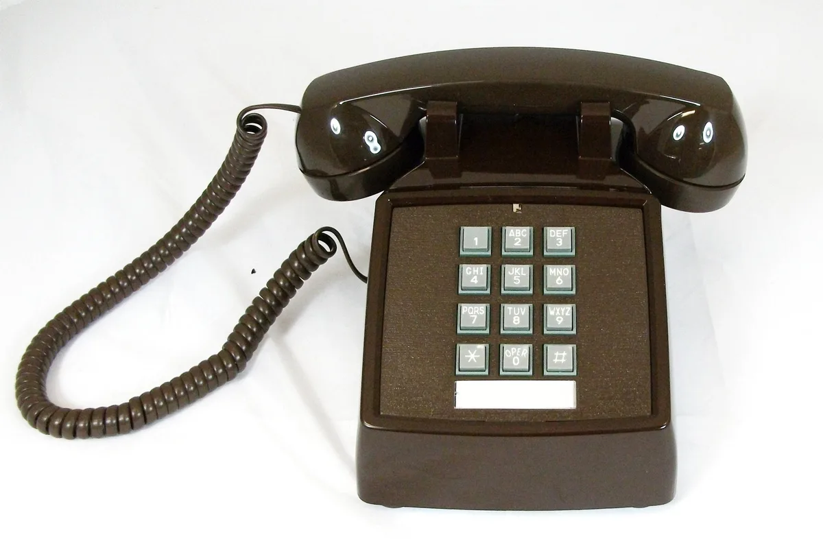Cortelco Cortelco ITT-2500-V-BR corded phone brown — product photo