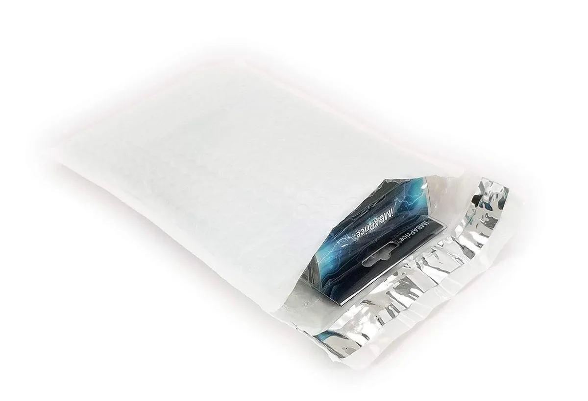 iMBAPrice iMBAPrice 25 (#00) 5" x 10" Poly Bubble Mailers with USB Cable — product photo