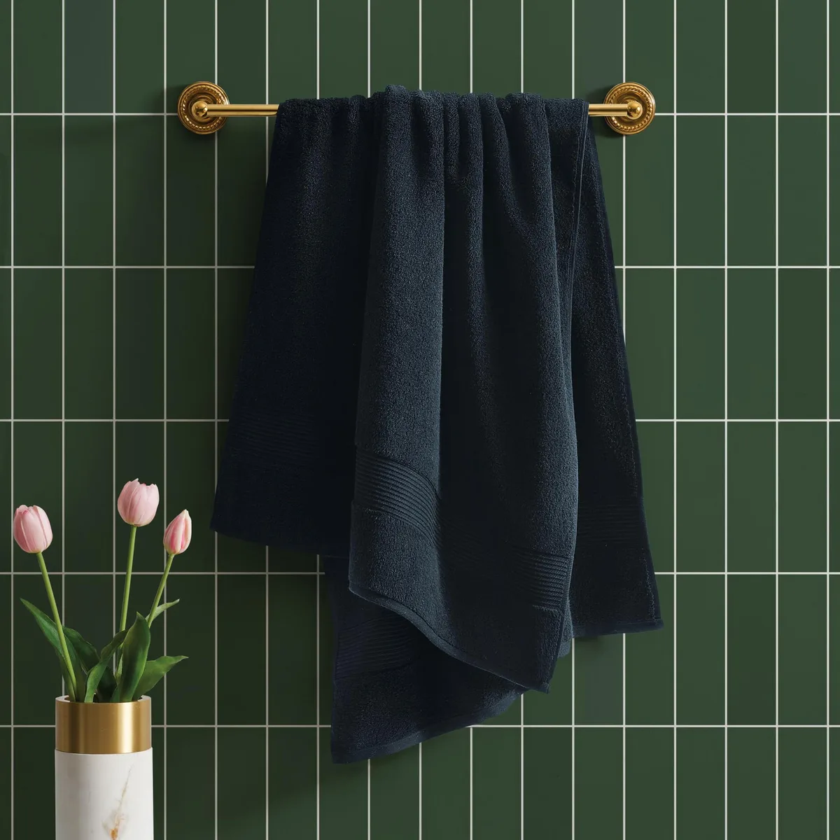  3M Bath Towel 30" x 56" Black 1 Piece 100% Cotton 3Y99830BBK — product photo