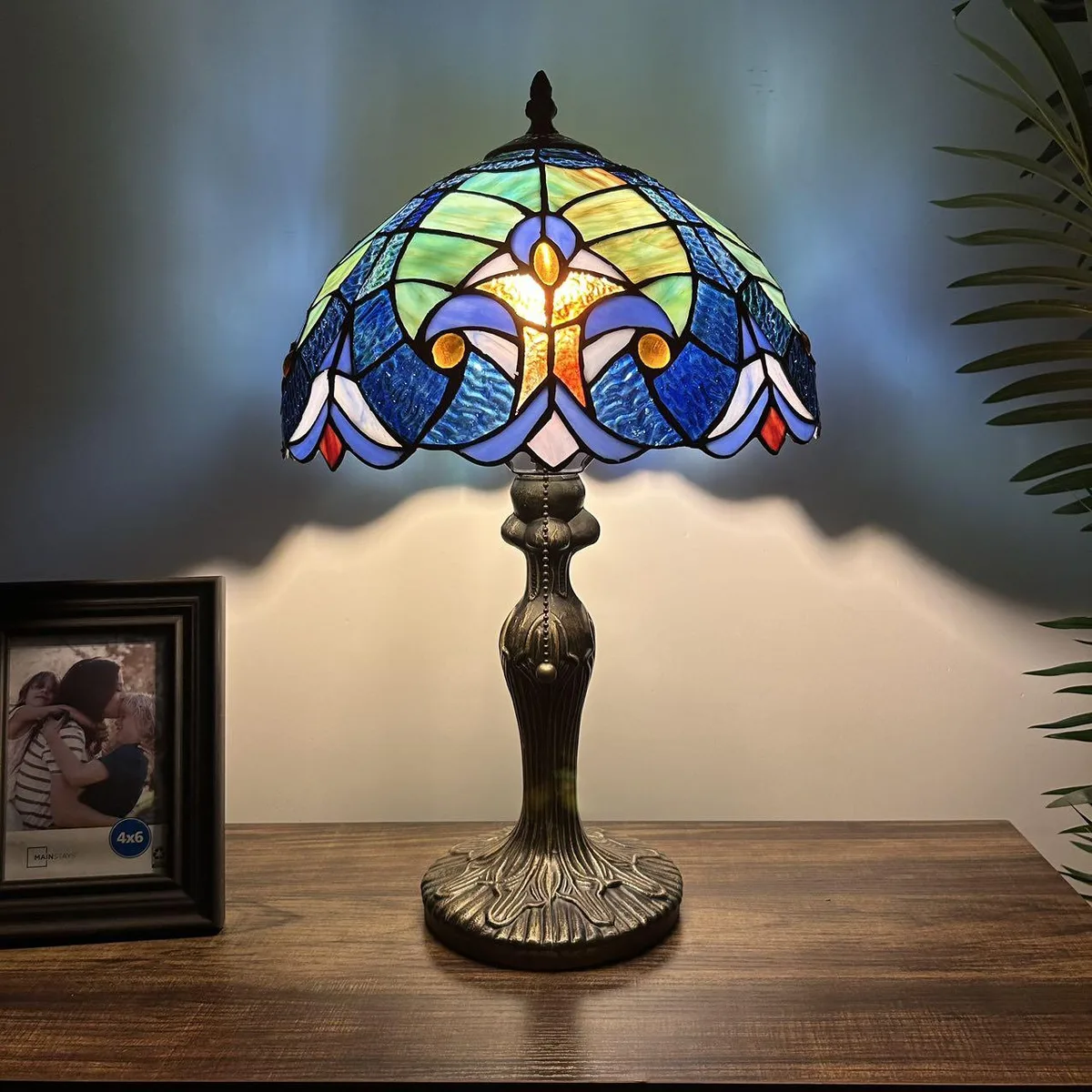 XIN CHENG TIFFANY LIGHTING XIN CHENG TIFFANY LIGHTING Green Blue Stained Glass Table Lamp 12"W 19"H — product photo