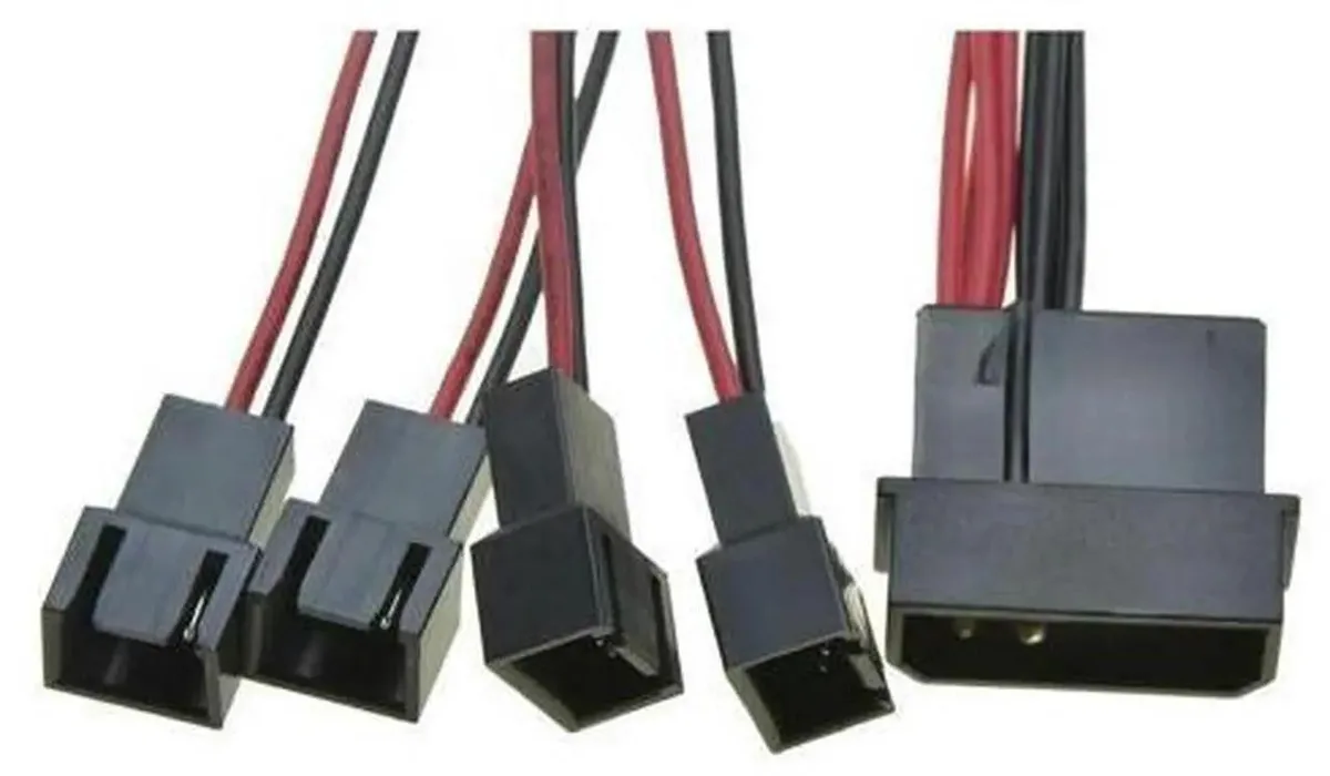 SMUGDESK SMUGDESK IDE 4Pin D Male to 4-Way 3Pin Fan Power Splitter Cord — product photo