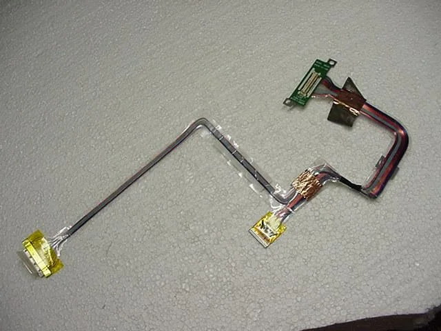 DELL DELL Inspiron 2600 2650 15" XGA LCD Ribbon Cable 2U979 — product photo