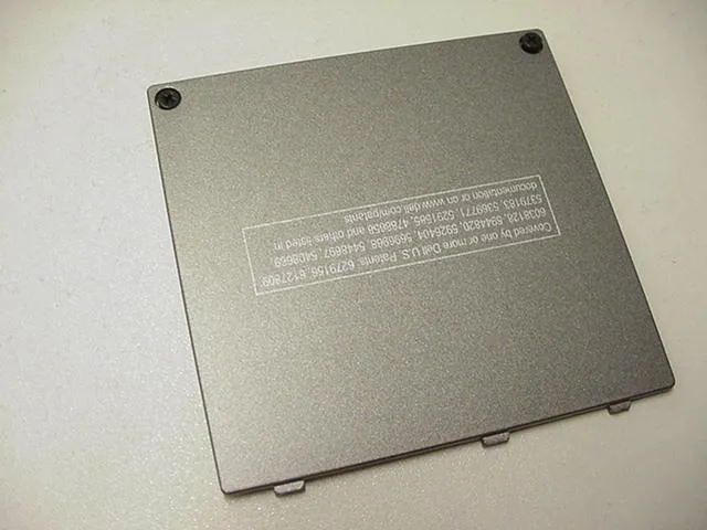Small rectangular plastic cover for Dell Latitude D400 memory slot