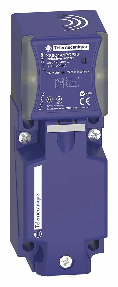 Rectangular plastic proximity sensor, 117 mm long, IP65 IP67 IP69K rated