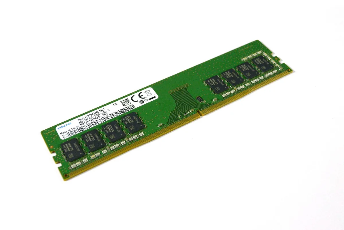 SAMSUNG Samsung 8GB DDR4 PC4-2400T-UA2-11 M378A1K43CB2-CRC desktop RAM — product photo