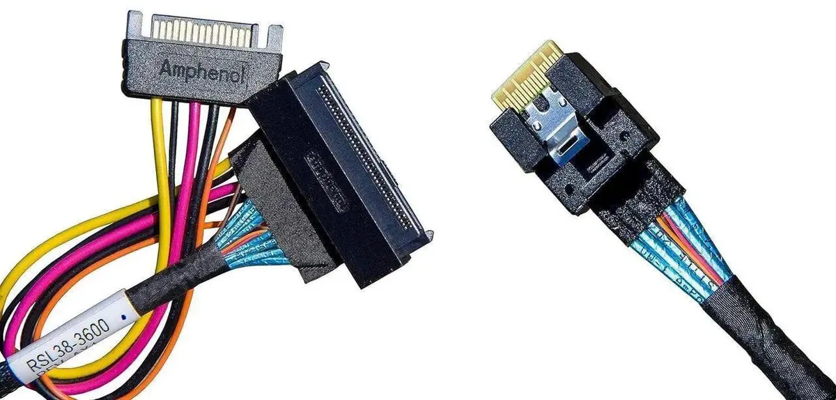 SMUGDESK SMUGDESK 75cm PCIe 4.0 SlimSAS x4 to U.3 NVMe Cable SFF8654 38Pin to SFF8639 68Pin Adapter with SATA Power — product photo