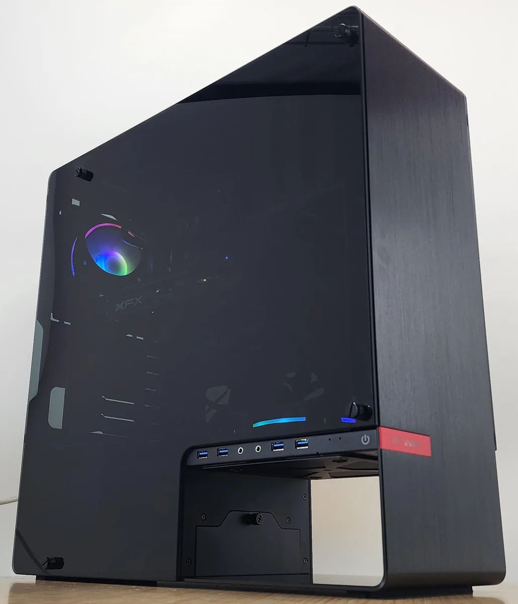 Custom Custom Gaming PC i5-6500 8GB DDR4 128 NVME 500 RX 570 Asetek 120 INWIN 904 B250 650W Bronze — product photo
